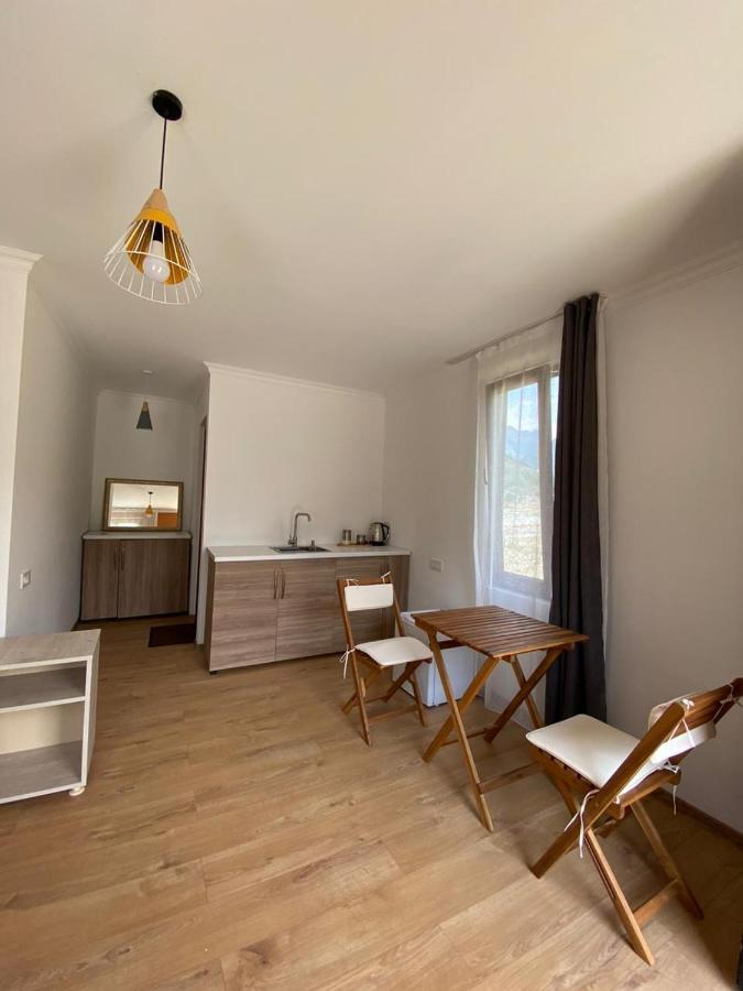 Cottage Qel Местія Екстер'єр фото