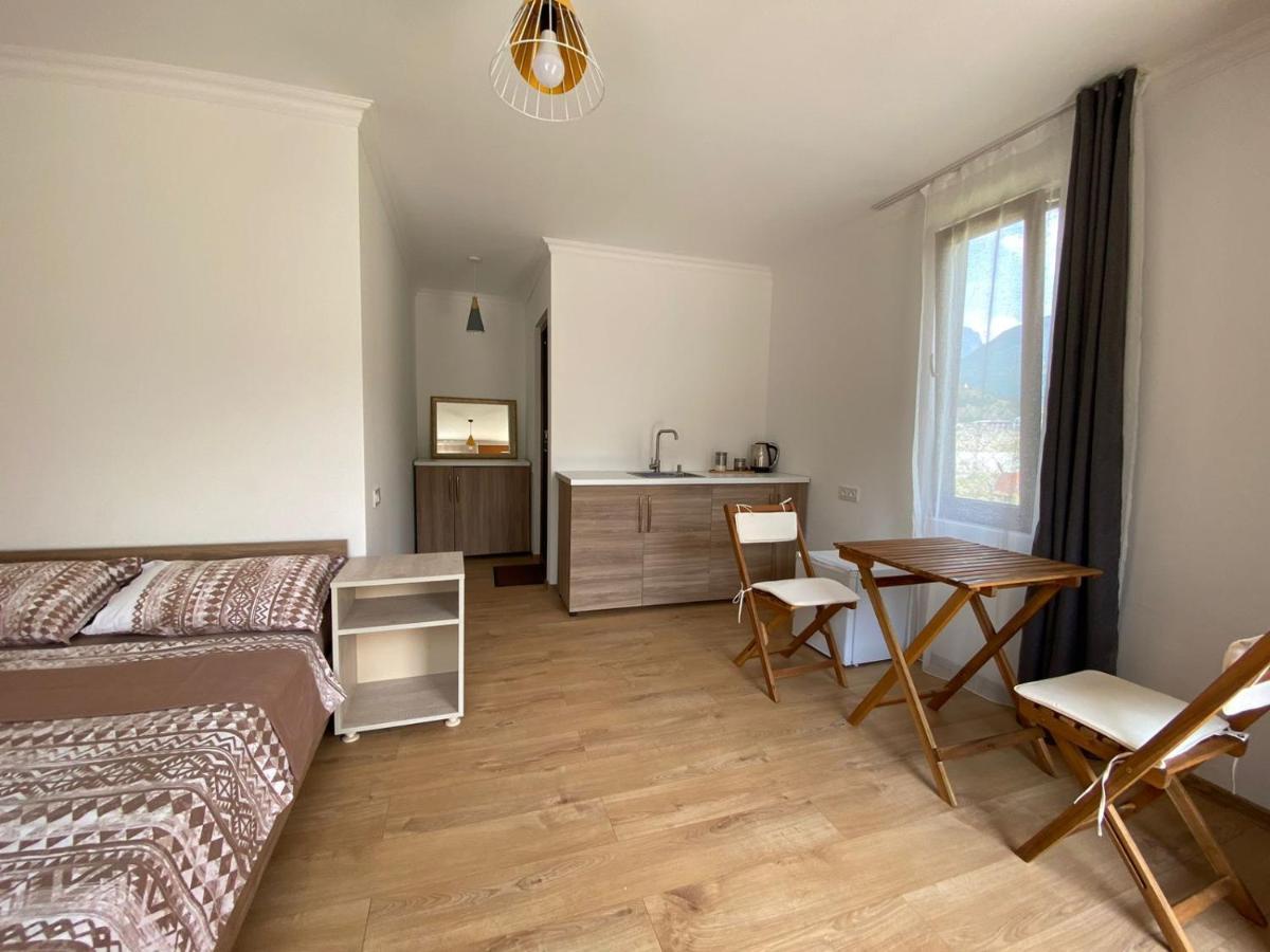 Cottage Qel Местія Екстер'єр фото