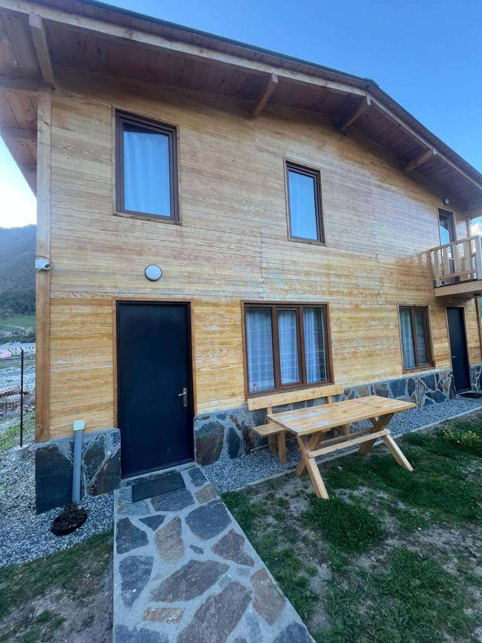 Cottage Qel Местія Екстер'єр фото