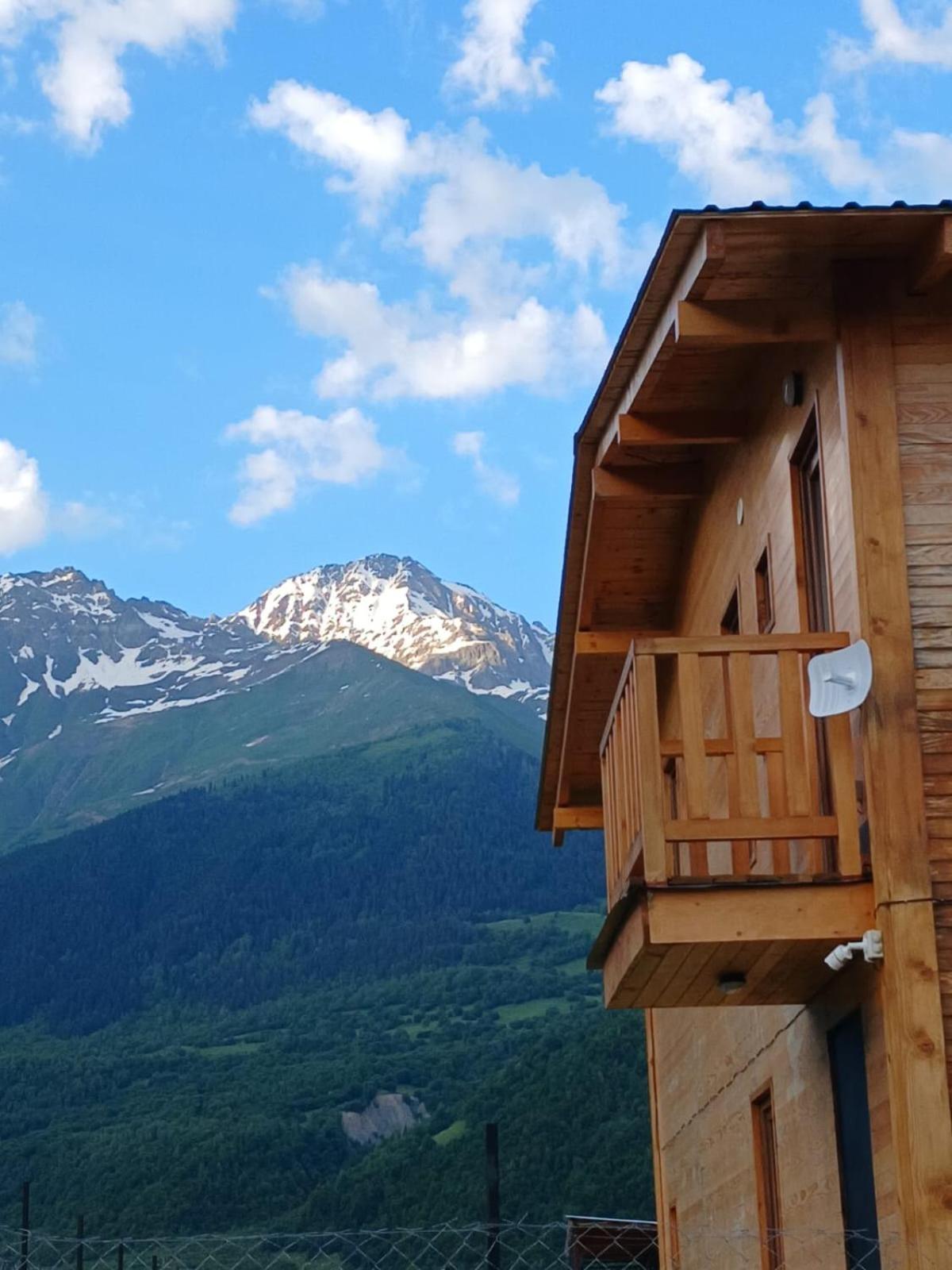 Cottage Qel Местія Екстер'єр фото