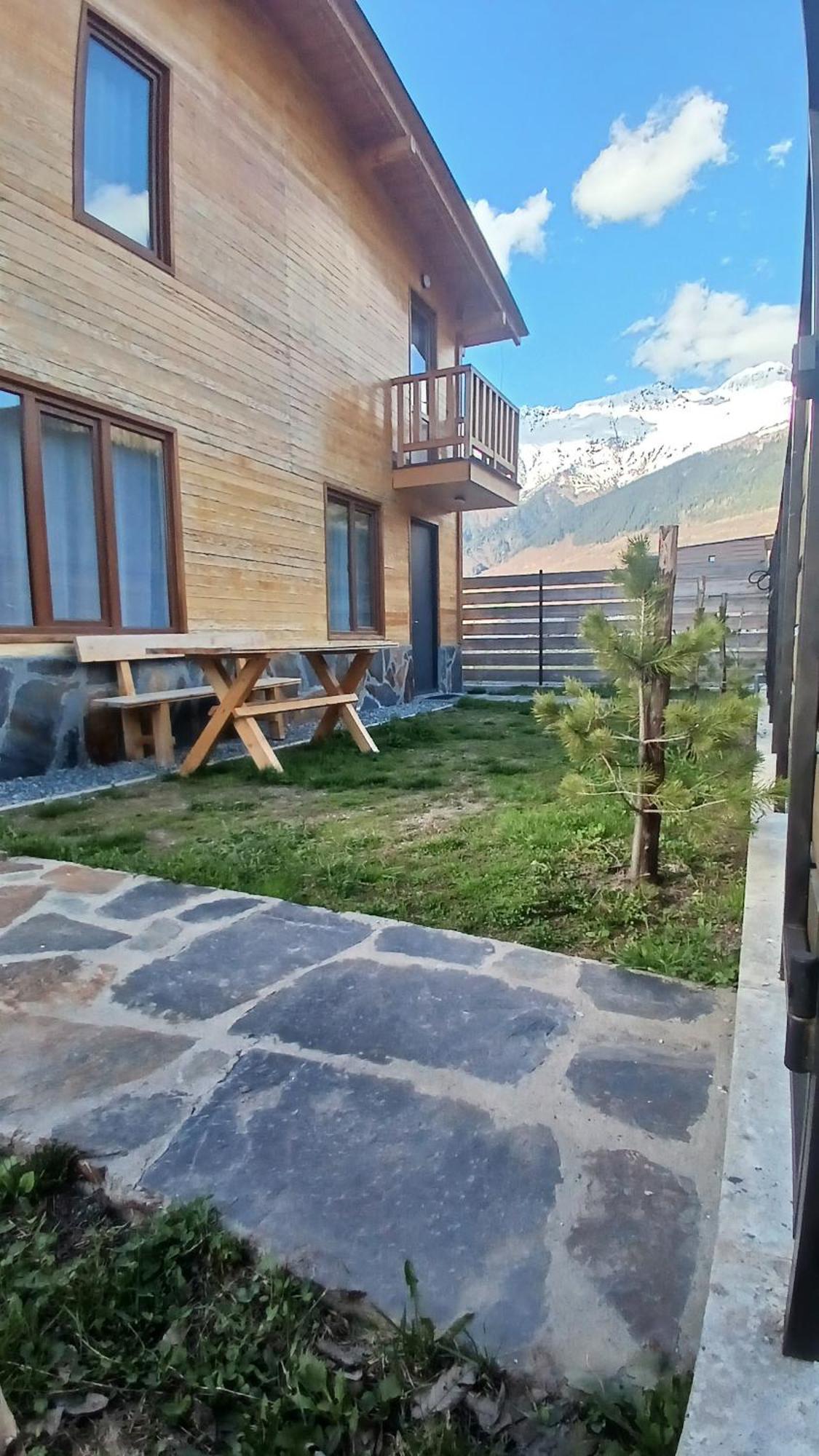 Cottage Qel Местія Екстер'єр фото